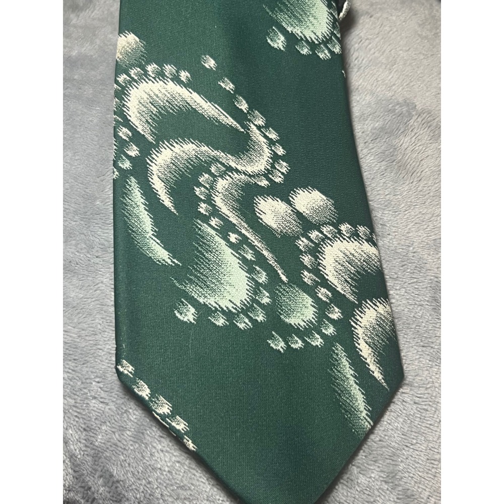 Lilly Dache Green Paisley Satin Necktie 4in Vintage Paris Rome LA Mens Tie